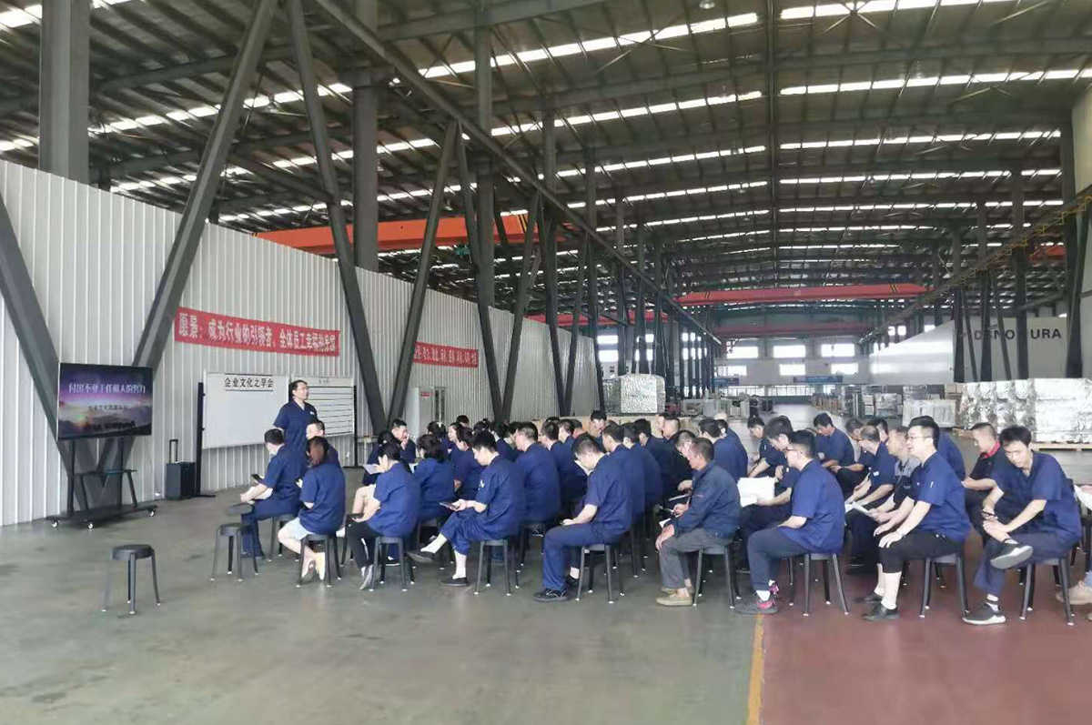 企业文化第一期 付出不亚于任何人的努力